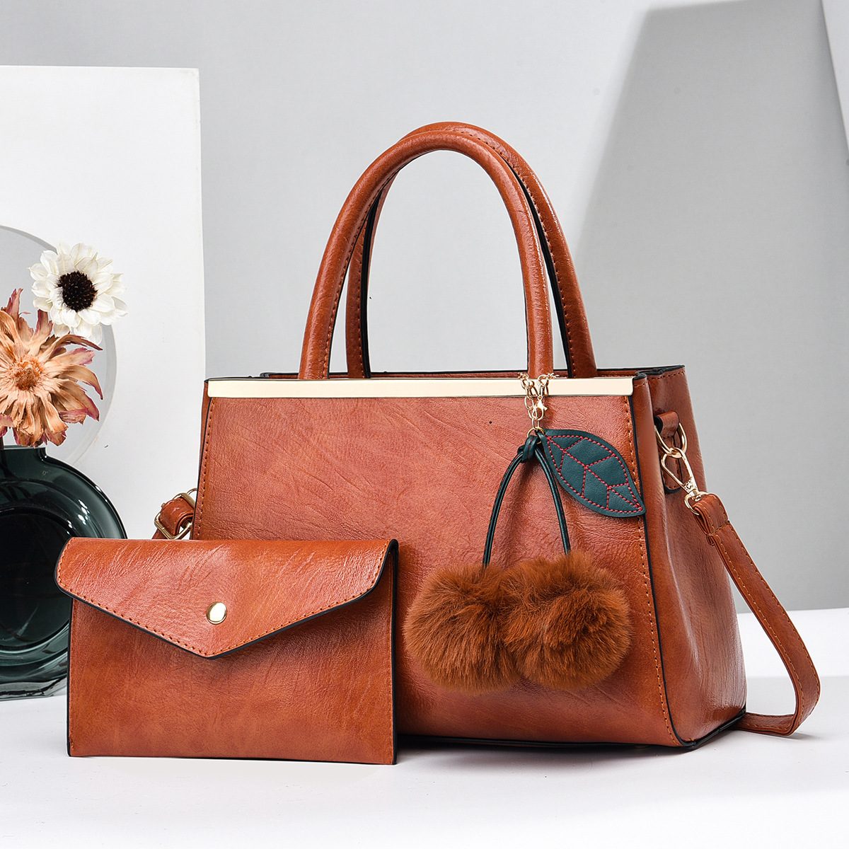 Ensemble sac à main et pochette, pompons cerise, 8 coloris
