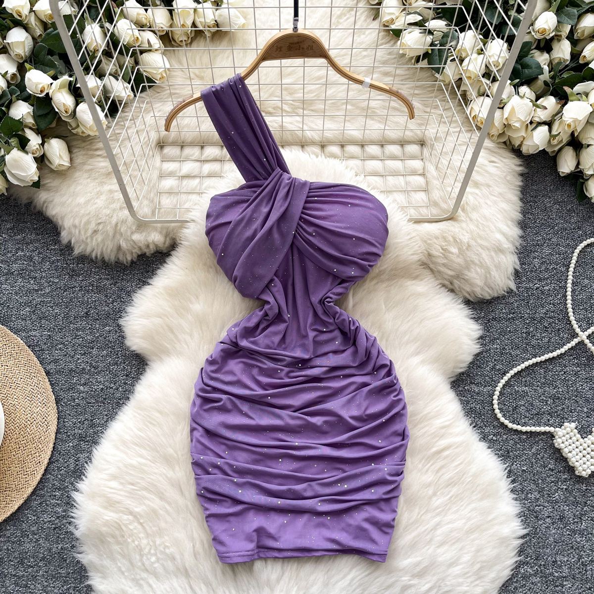 Mini-robe asymétrique à paillettes
