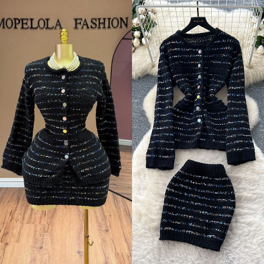 Ensemble tricot gilet boutonné et jupe courte, 2 coloris