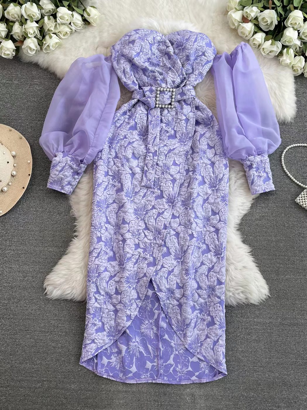 Robe mi-longue bustier à manches ballon et ceinture perlée