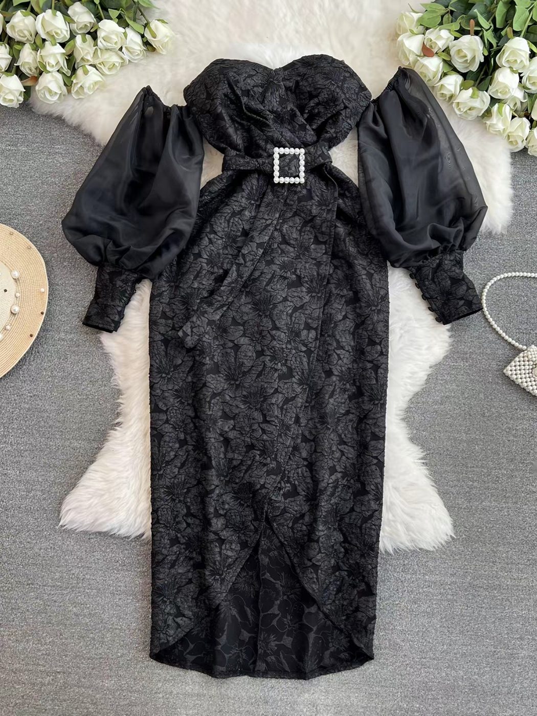 Robe mi-longue bustier à manches ballon et ceinture perlée