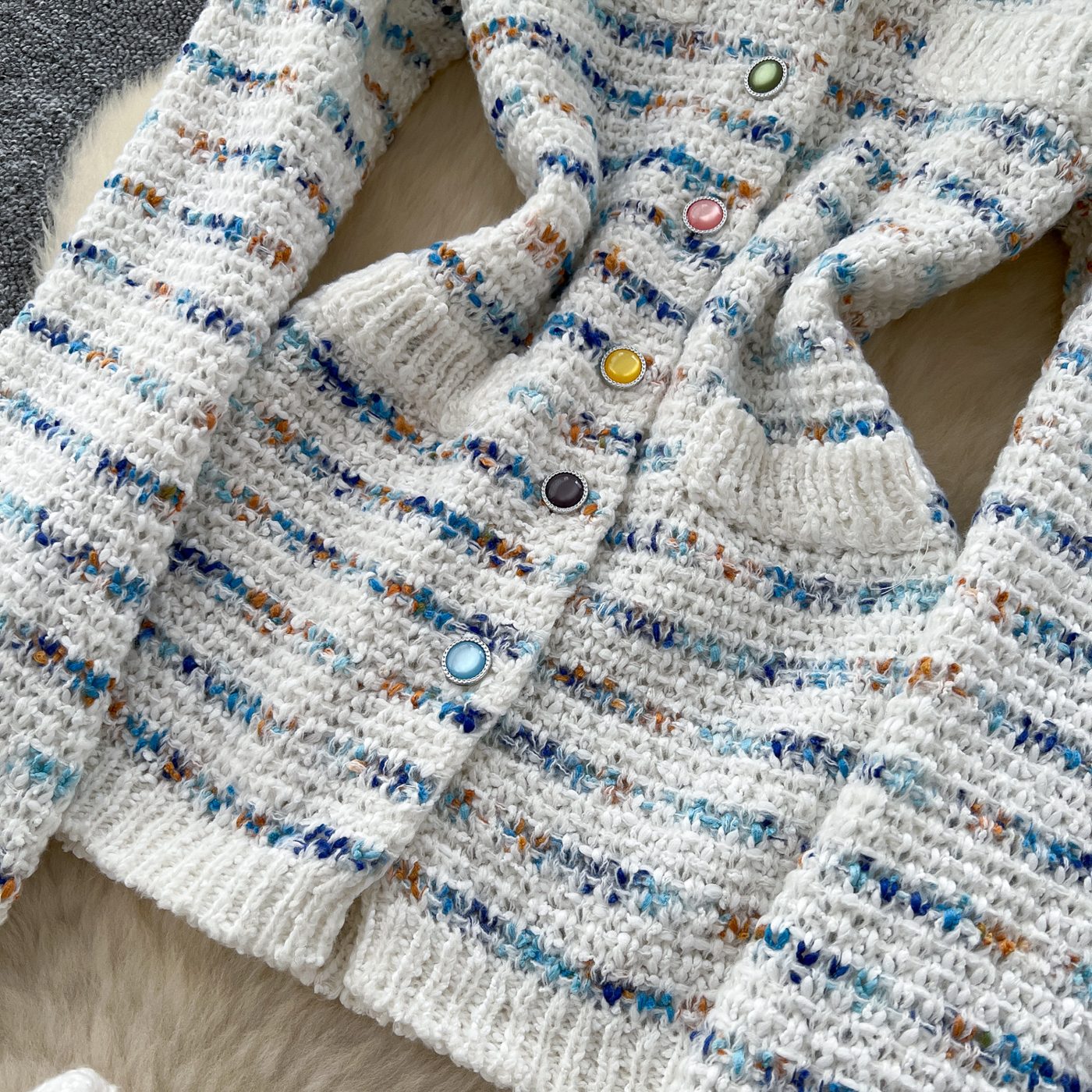 Ensemble tricot gilet boutonné et jupe courte, 2 coloris