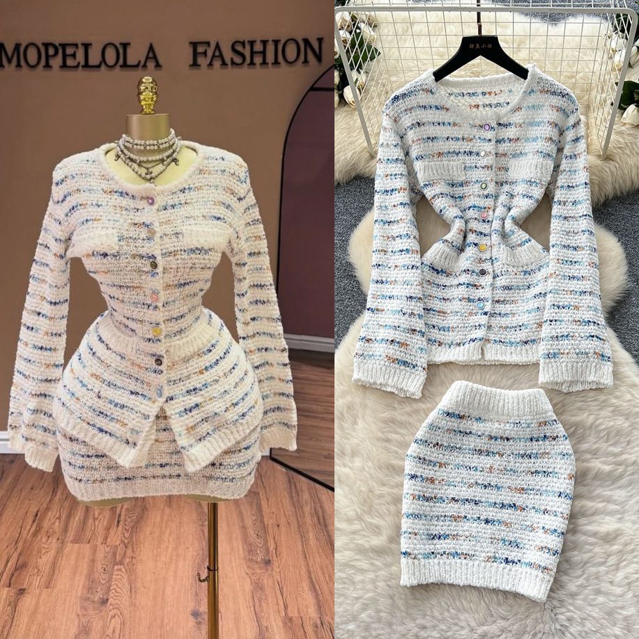 Ensemble tricot gilet boutonné et jupe courte, 2 coloris